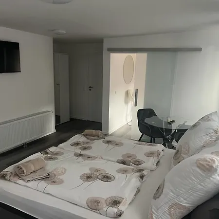 Hirsch Apartmanhotel *